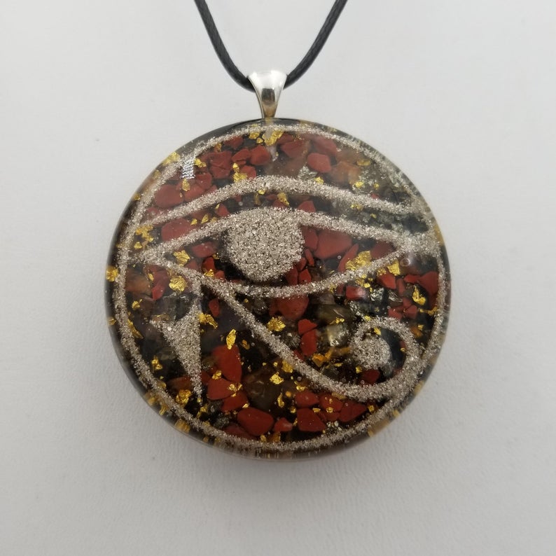 orgonite-pendant-eye-of-ra-elegant2