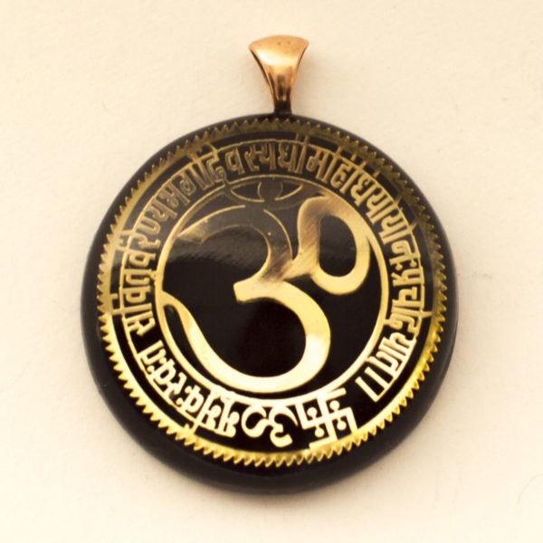 orgonite-pendant-om-symbol-sanskrit