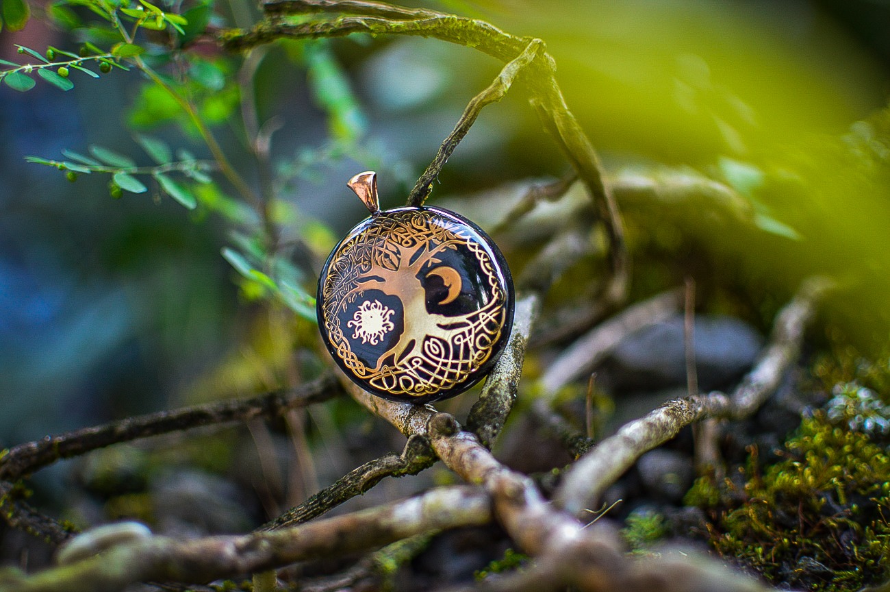 orgonite-pendant-tree-of-life-sun-moon-02