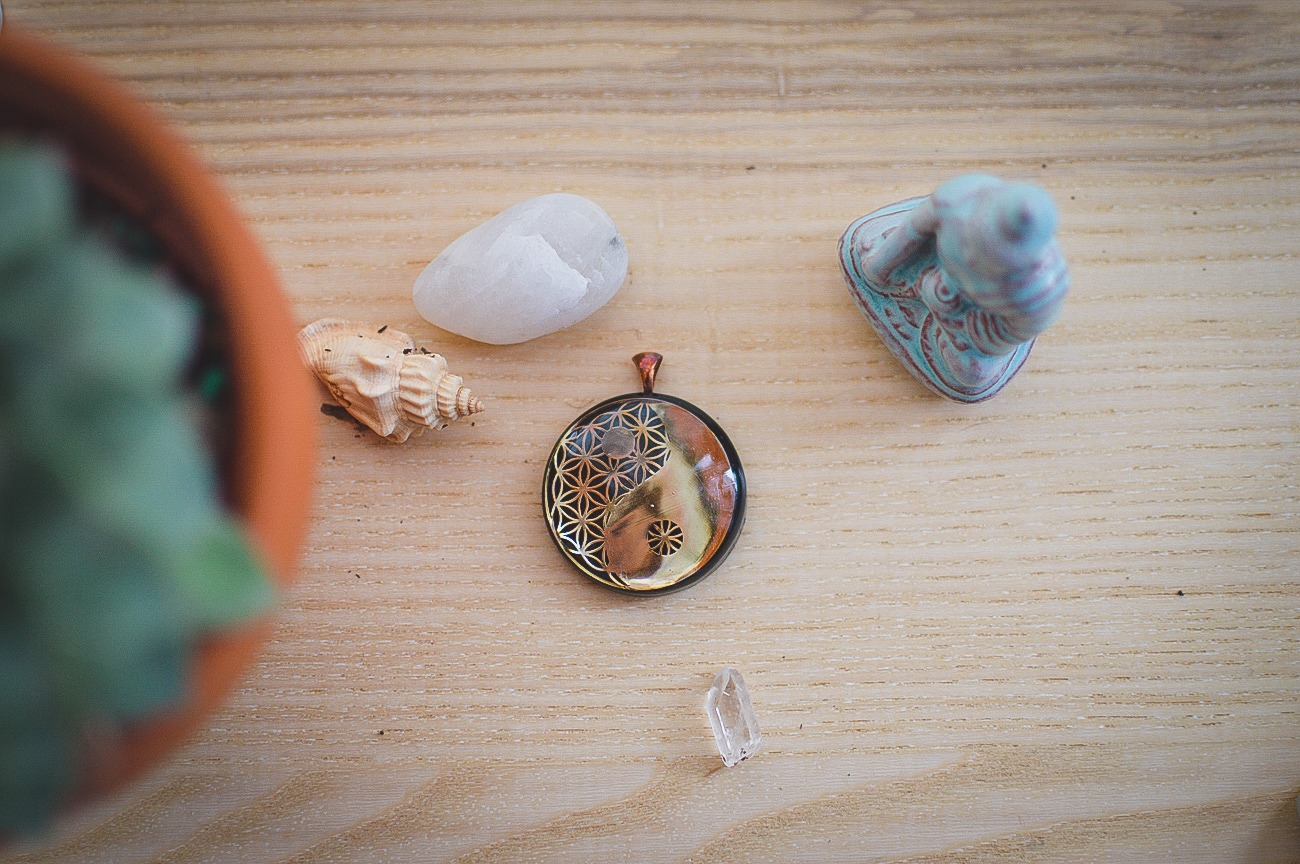 orgonite-pendant-yin-yang-flower-of-life-01