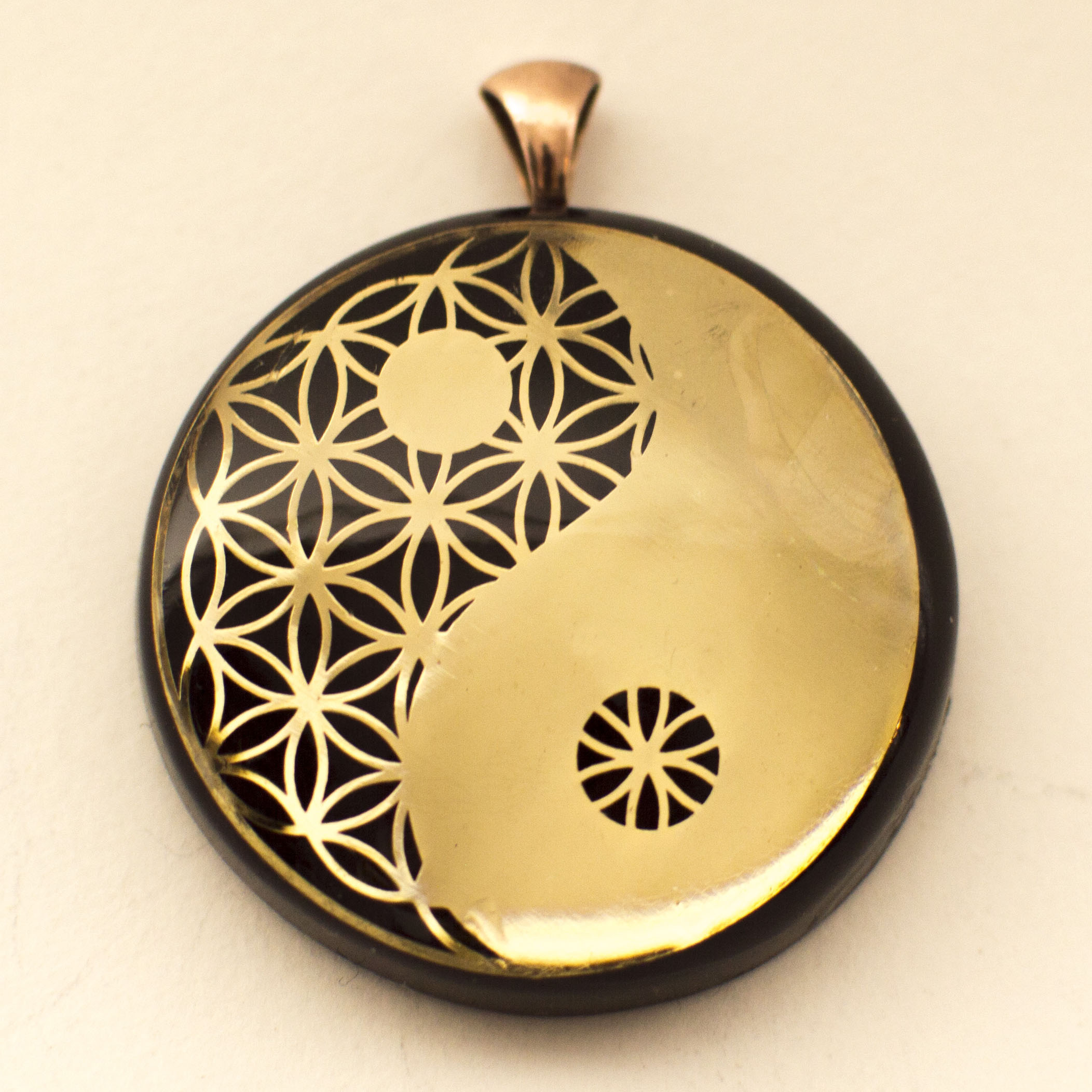orgonite-pendant-yin-yangflower-of-life-00
