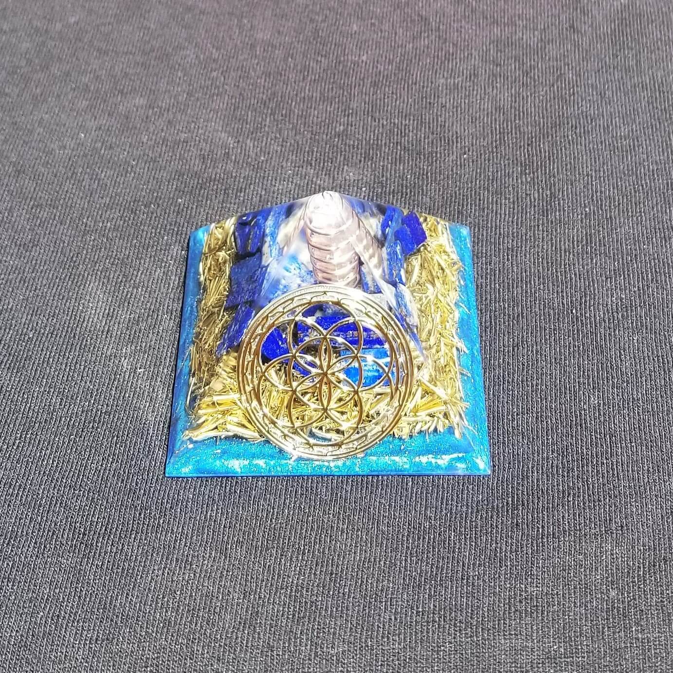 orgonite-pyramid-small-blue-seed-of-life-01 (1)