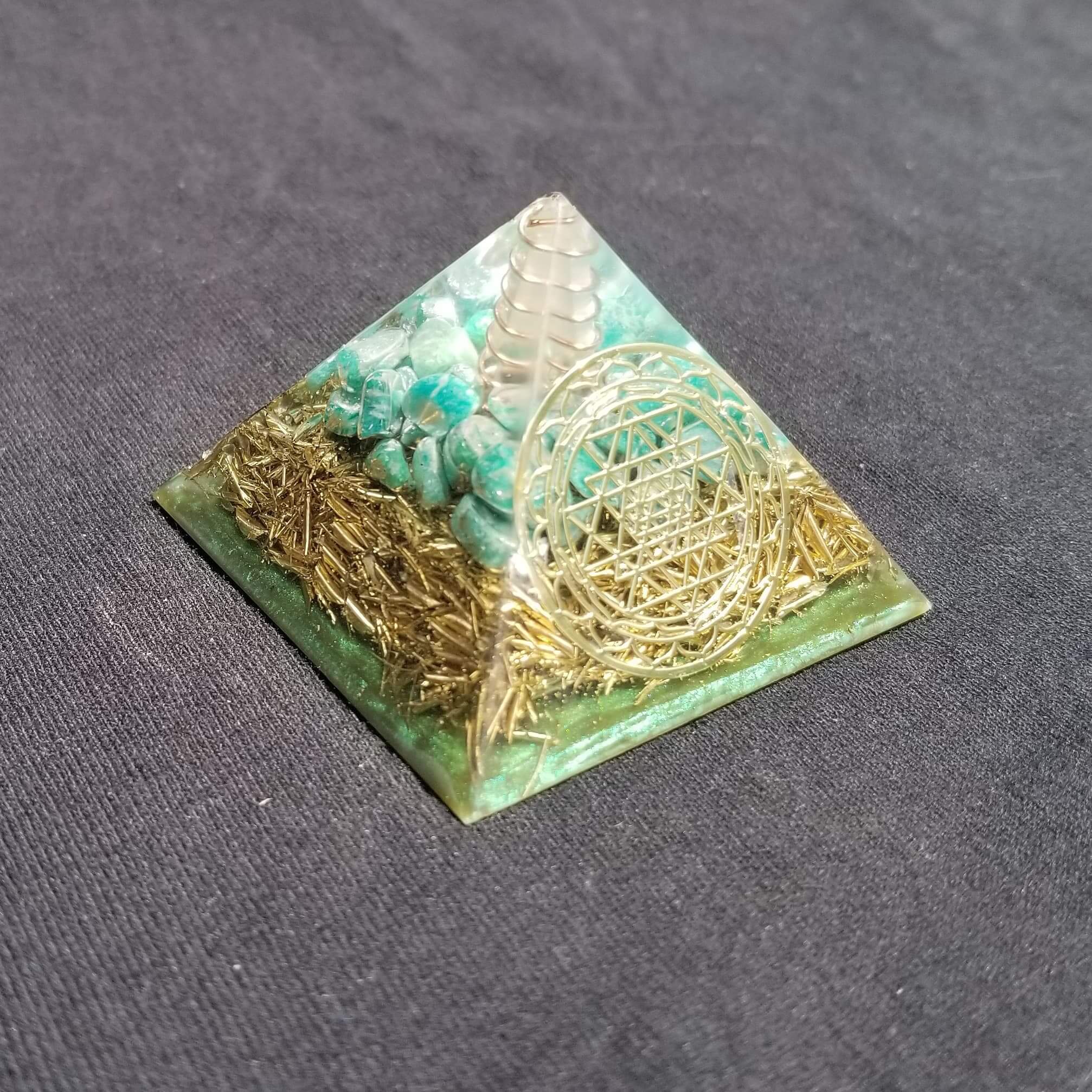 orgonite-pyramid-small-green-sri-yantra-03 (1)