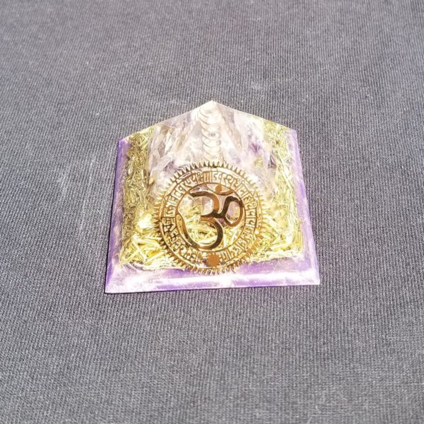 orgonite-pyramid-small-purple-om-sanskrit-3